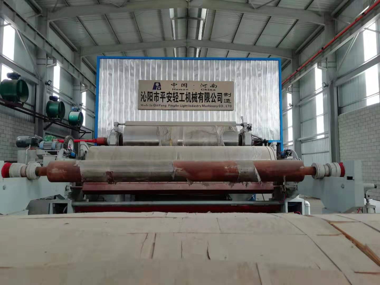 2020年3月，埃及薩達(dá)特城3800/400高瓦紙機(jī)順利投產(chǎn)